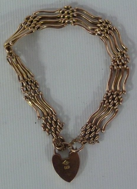 A 9ct gold fancy link bracelet 16497f