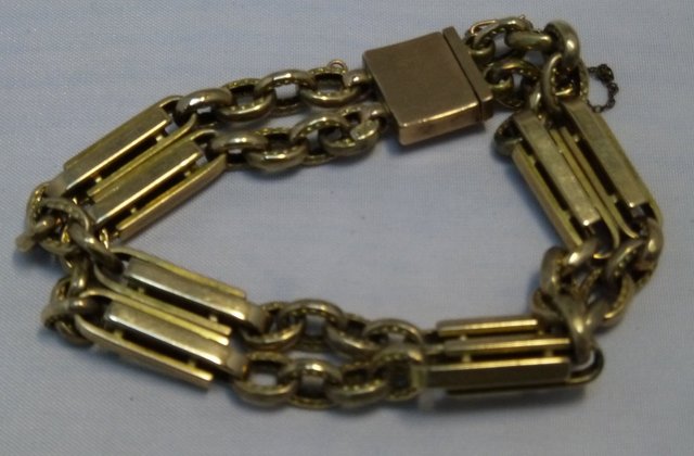 A 9ct gold fancy link bracelet 164980