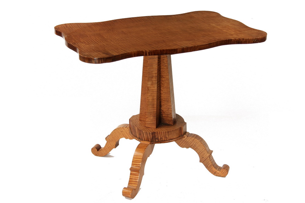 TIGER MAPLE LAMP TABLE 19th c 165152