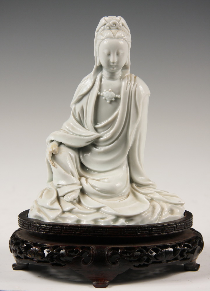 BLANC DE CHINE FIGURE ON STAND 1652a2