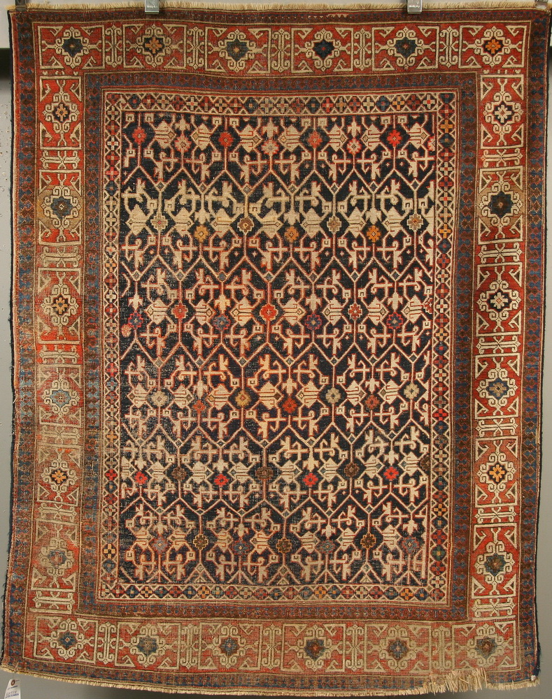 AREA RUG - 4'2'' x 5'4'' - Caucasian