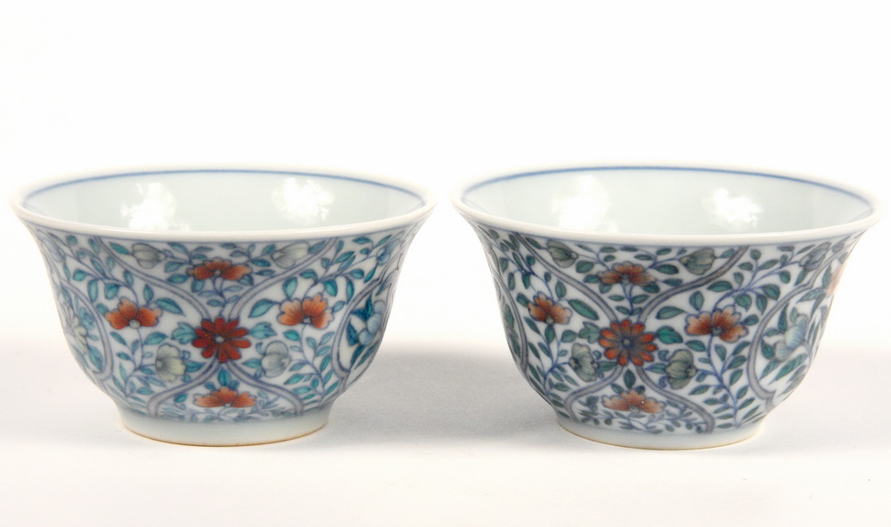 PAIR CHINESE PORCELAIN WINE CUPS 1652f5