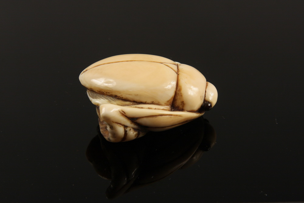 CHINESE IVORY CARVING - Early Ivory