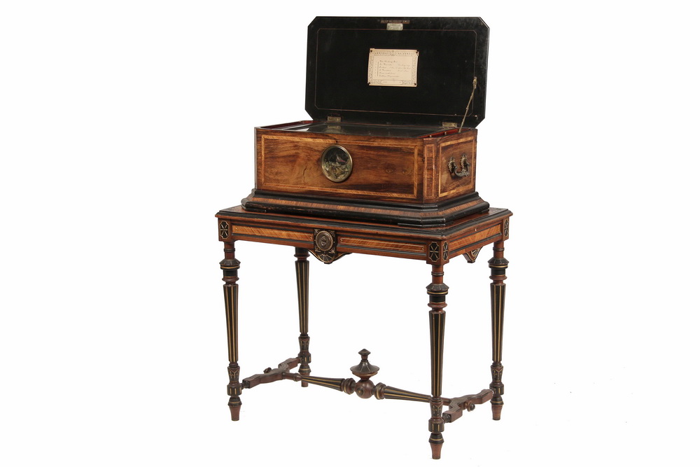 SWISS MUSIC BOX ON STAND - Swiss Six-Song