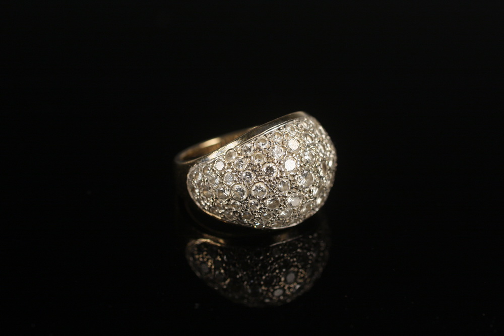 LADY'S RING - One 18K yellow gold
