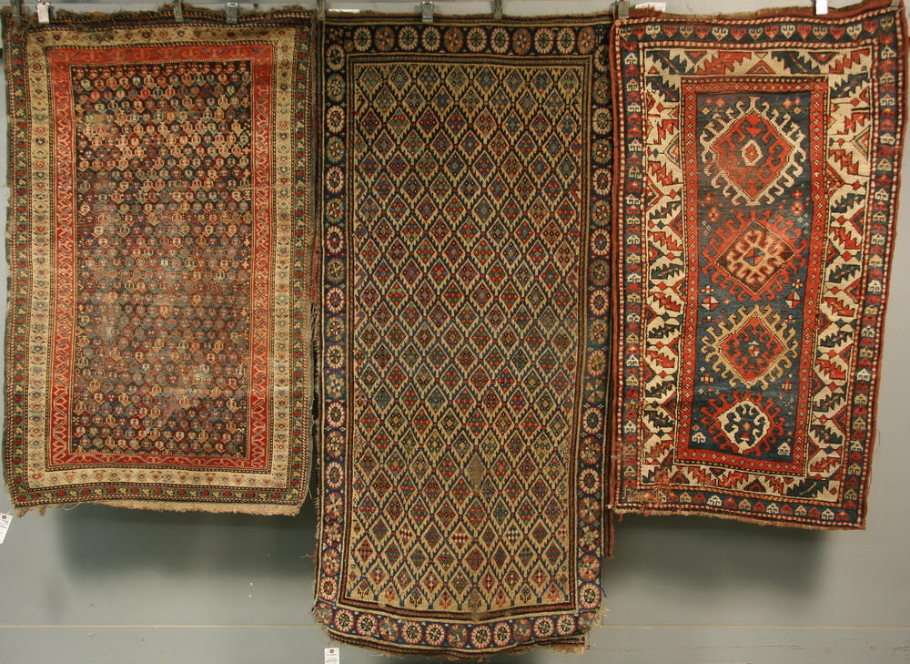 LOT OF (3) AREA RUGS - 1) 3'2''