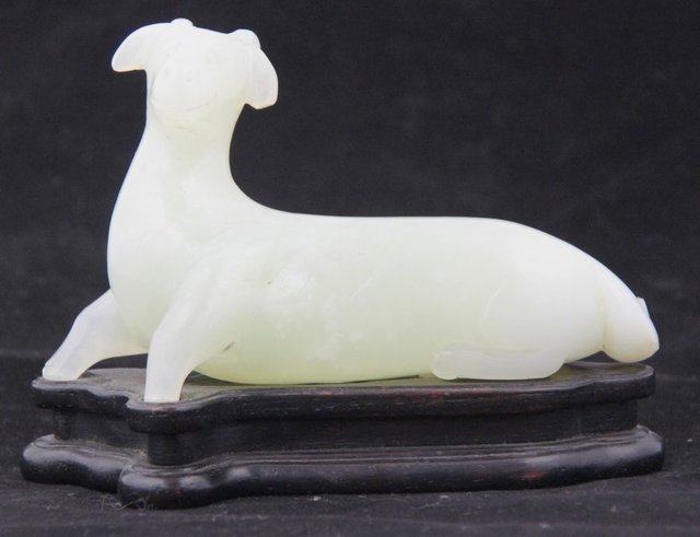 A Chinese jadeite carving of a 16553e