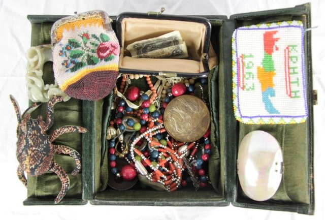 Two beadwork purses and sundry 16557b