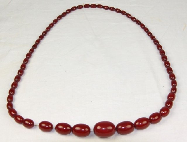 An amber bead necklace of graduated
