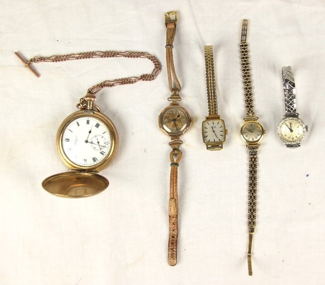 A gentleman's hunter pocket watch