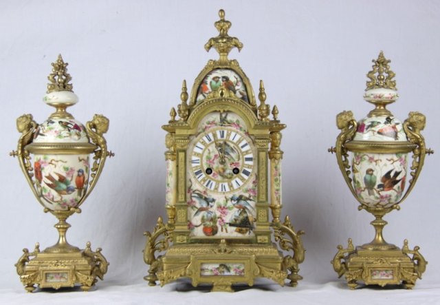 A French gilt metal mantel clock