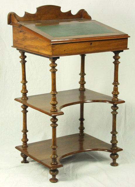 An Edwardian Davenport desk with 16561b