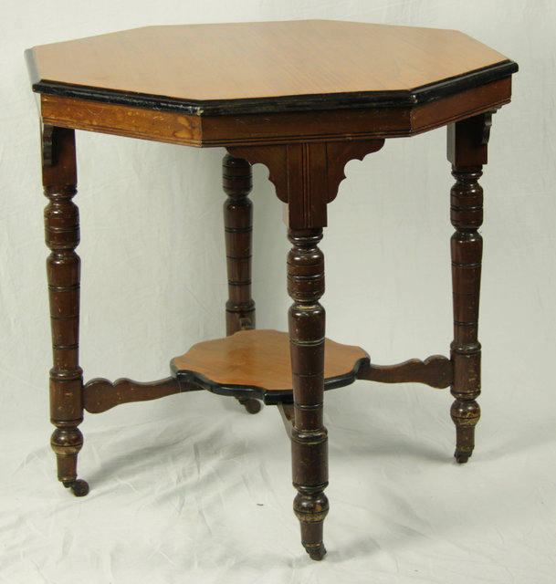 An Edwardian octagonal topped occasional 16561c