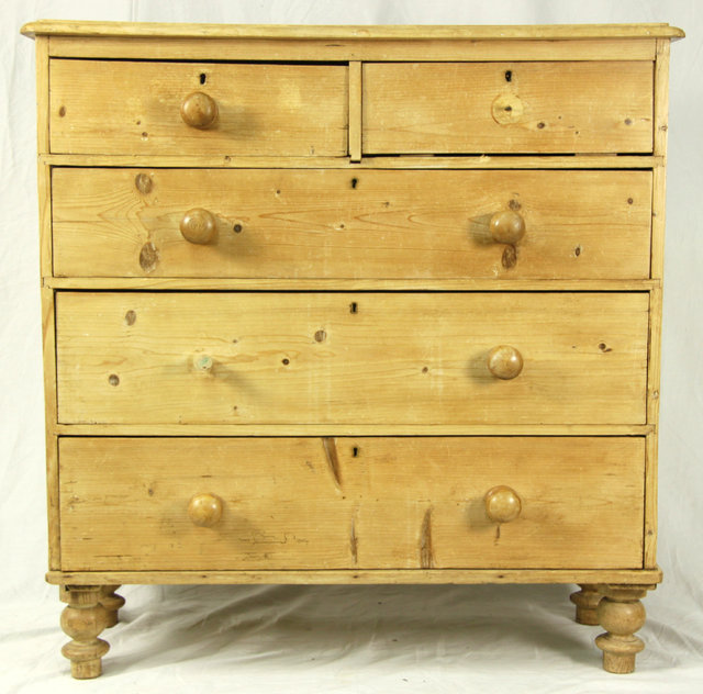 A pine chest of three long and