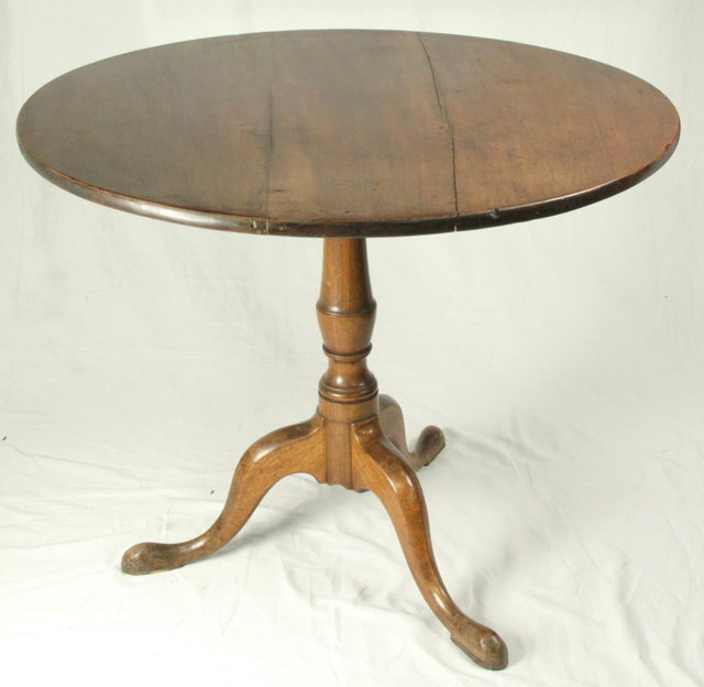 A late Georgian circular mahogany table