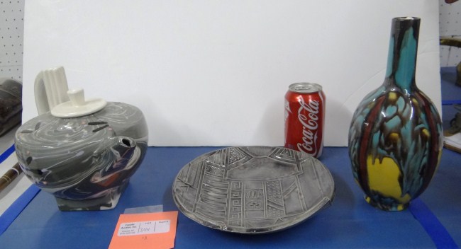 Moderne pottery lot including plate