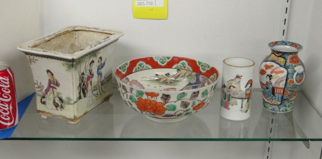 Lot 4 pcs. Asian porcelain including
