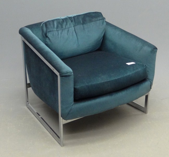 Moderne upholstered chair. 25''