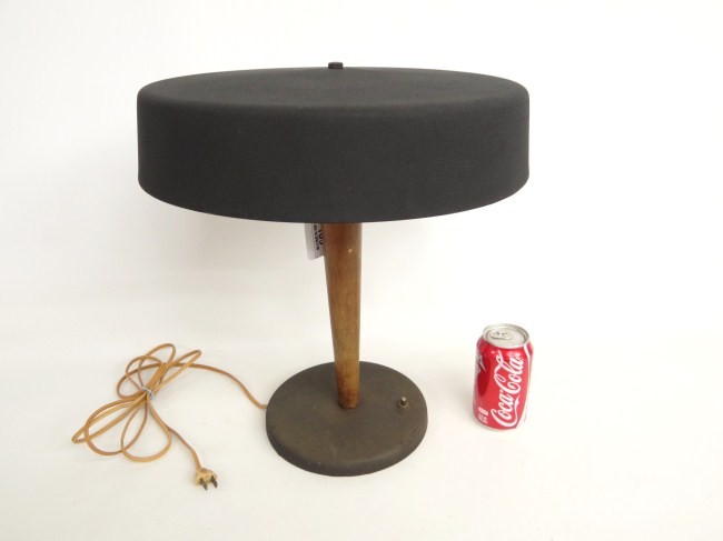 Mid Century table lamp. 16'' Ht.