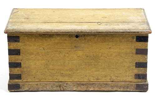 A pine blanket box with hinged