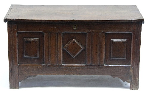 An oak chest with hinged cover 168389