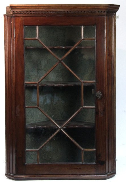 A George III mahogany corner cupboard 16838f