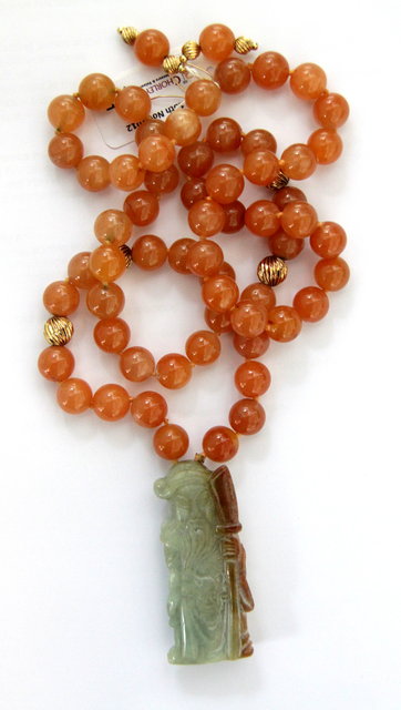 A Chinese single strand necklace