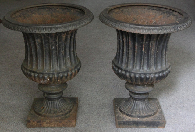 A pair of cast iron Campana shaped 168869