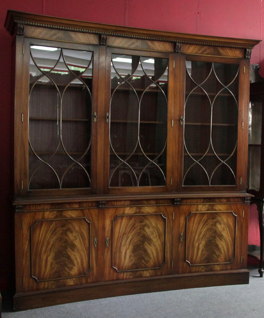 A mahogany veneered concave bookcase 168875