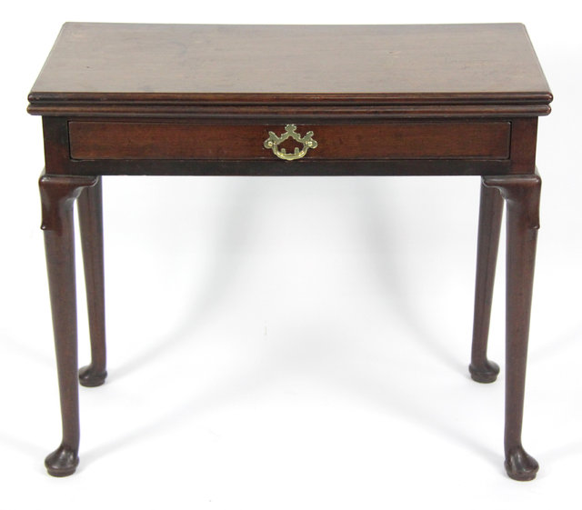 A George II mahogany tea table 16887b