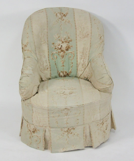 A Victorian upholstered tub chair 168892