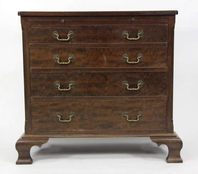 A George II style chest fitted 1688a0