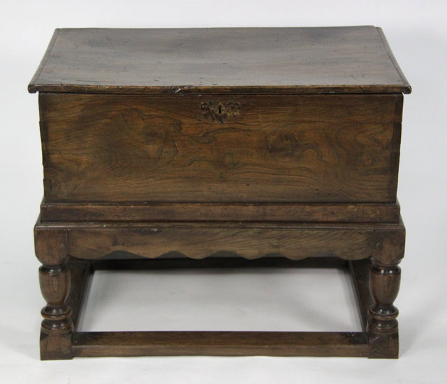 An elm box with hinged cover and