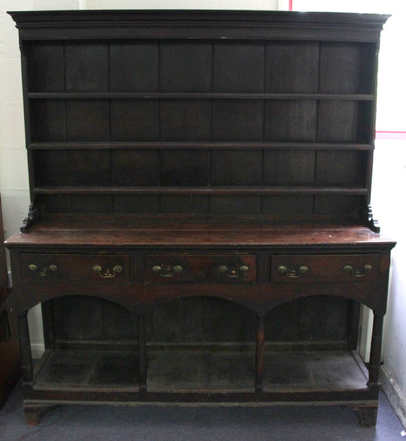 A late 18th Century pine dresser 1688ae