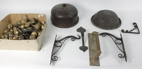 A quantity of brass door handles 1688d8