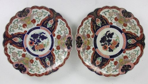 A pair of Japanese imari chargers 1689ad