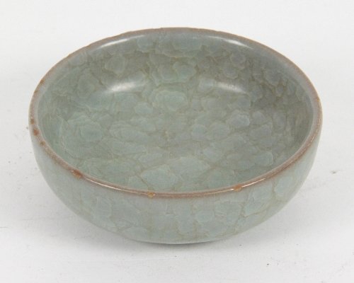 A Chinese crackle glaze bowl of