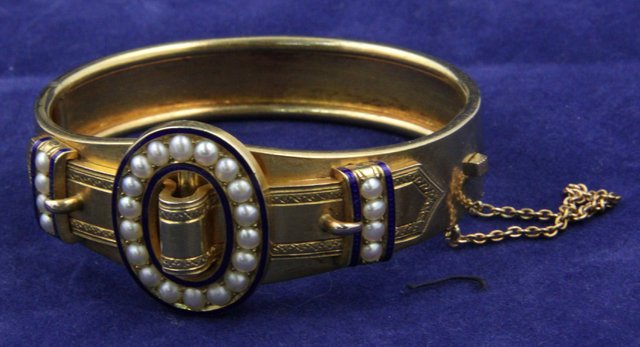 A 9ct gold bangle modelled as a belt