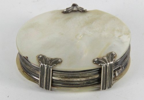 A mother of pearl cased magnifying 1689e3