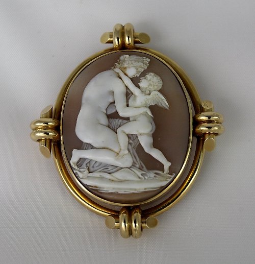 A Victorian shell cameo brooch