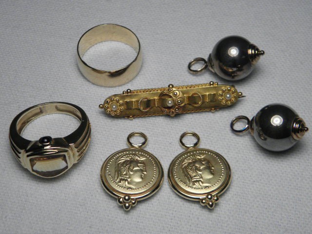 A mixed lot of 14kt gold jewelry 169253