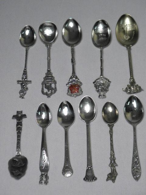 Assorted decorative collectors spoons.