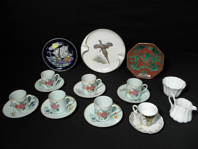 Lot of assorted porcelain cups saucers