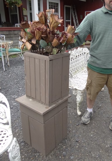 Lot various folky metal flowers