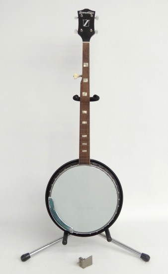 Sovereign 5 string banjo with stenciled 1671e6