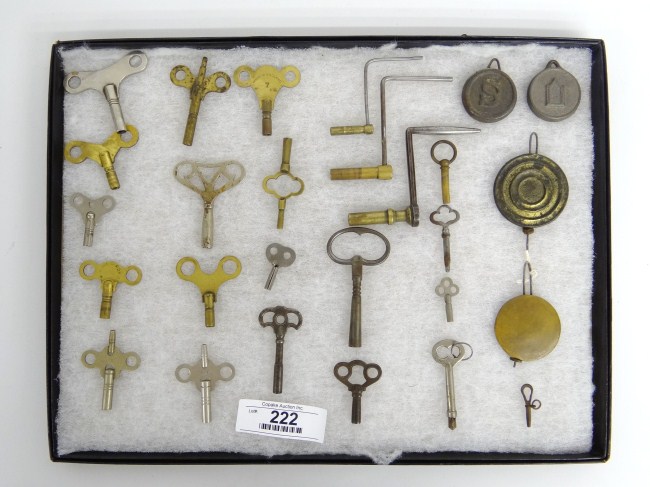 Lot various clock keys/pendelums.