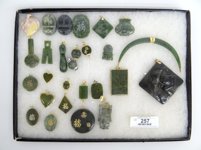 Lot misc Asian jade and stone  167258