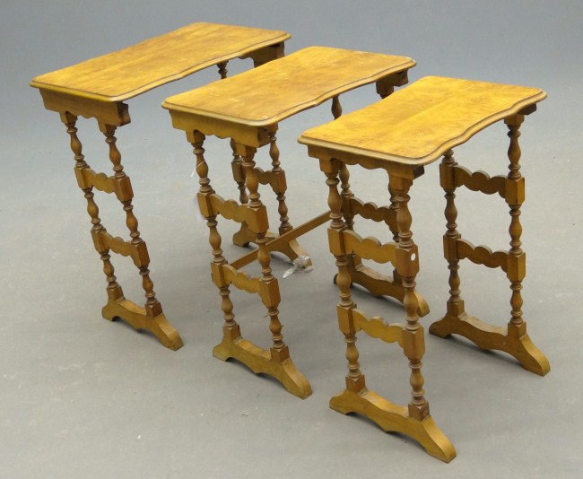 Set of (3) nesting tables.