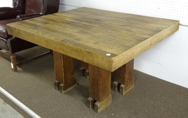 Butcher block table with unusual 1674de