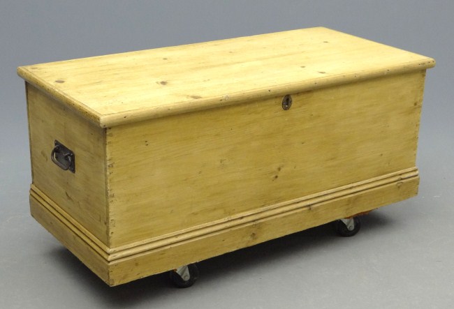 Scrubbed pine blanket box 43  167502